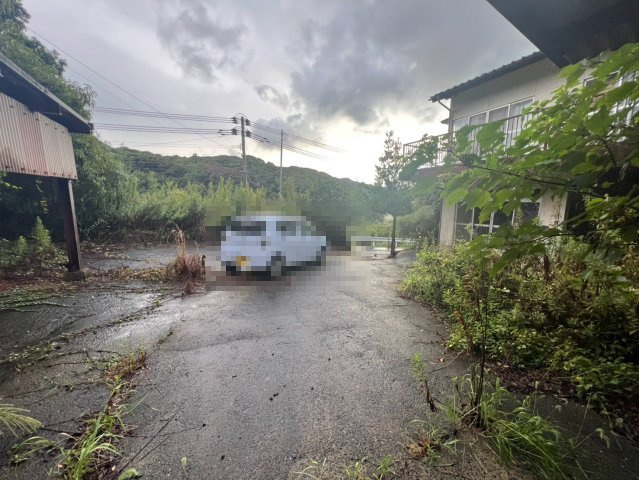 佐世保市鹿町町深江　5LDKの駐車場