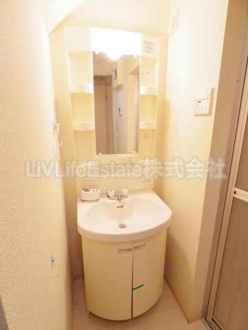 小平市学園東町１丁目のアパートの洗面所