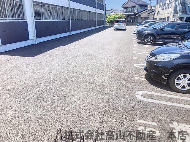 グランチェスタⅡの駐車場