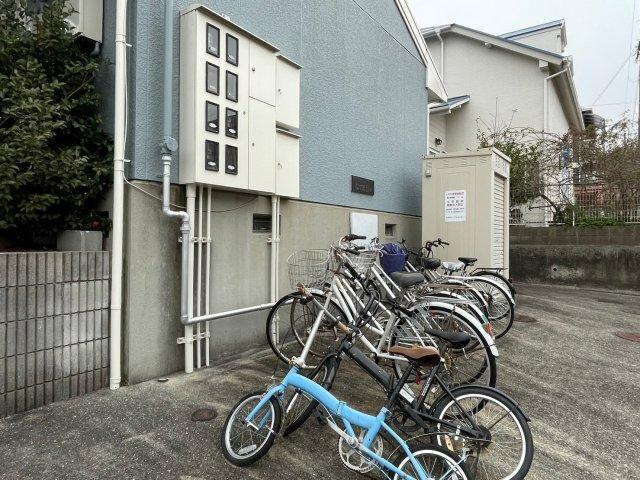 セジュール松ヶ丘B棟の駐車場