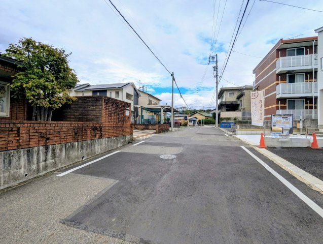 瀬戸市第1東寺山町　全4棟の前面道路含む現地写真