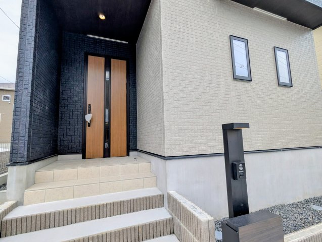 瀬戸市第1東寺山町　全4棟の玄関
