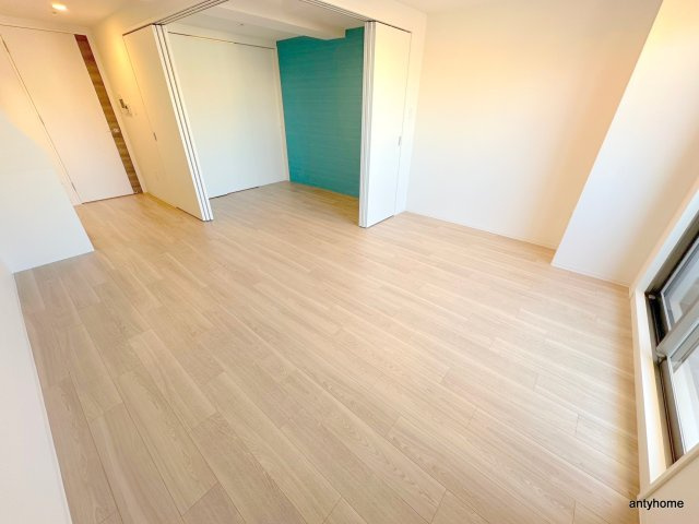 セレニテ本町東リアン　仲介手数料無料の居間・リビング