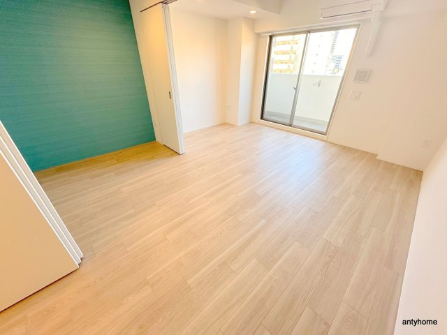 セレニテ本町東リアン　仲介手数料無料の居間・リビング