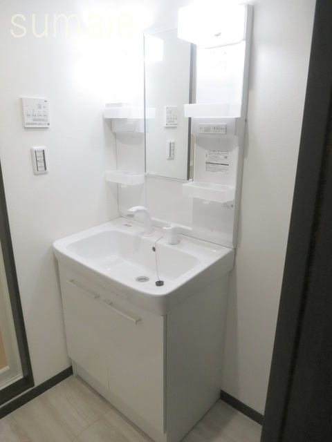 ネオヴィータ新小岩の洗面所|身支度のしやすい独立洗面台です
