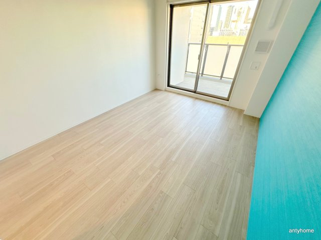 セレニテ本町東リアン　仲介手数料無料の居間・リビング