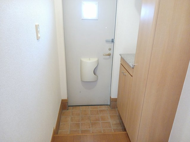 収納もある玄関です
