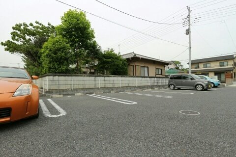 駐車場があるので、車を買う予定の方も安心です