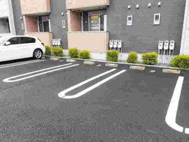車をお持ちの方に嬉しい駐車場付きの物件です