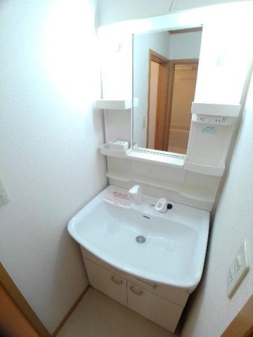 忙しい朝には欠かせない洗面所です