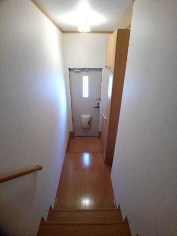 収納もある玄関です