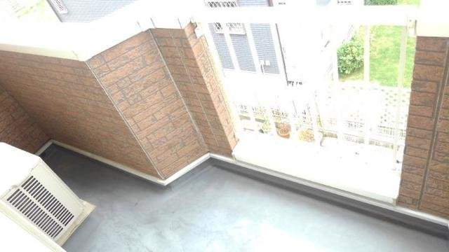 落ち着いた時間を過ごせるバルコニーです