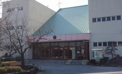 長倉小学校まで658m