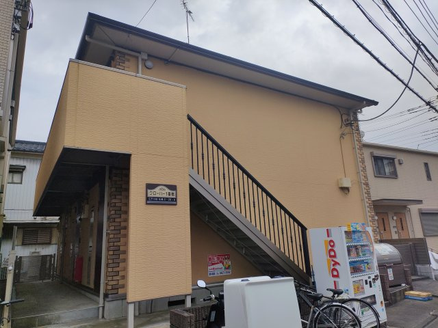 クローバー１番館の外観