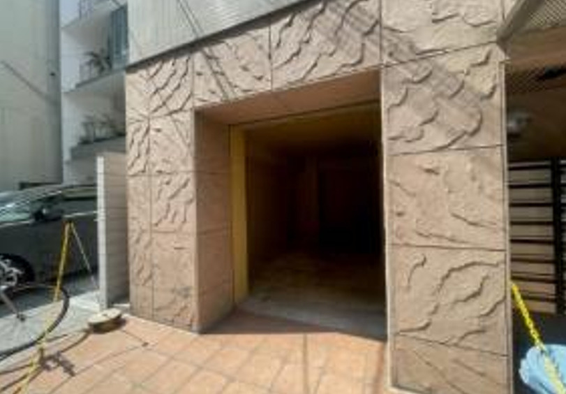 大阪市中央区南船場２丁目の店舗事務所のエントランス