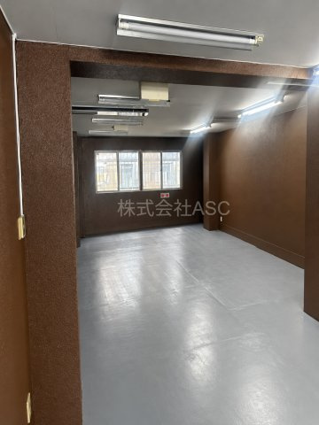 神崎町ビルの洋室