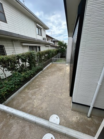 天白区鴻の巣3期1号棟の庭|リビングの南にはお庭が広がっています。十分なスペース、皆様の個性に合わせてご利用いただけます。