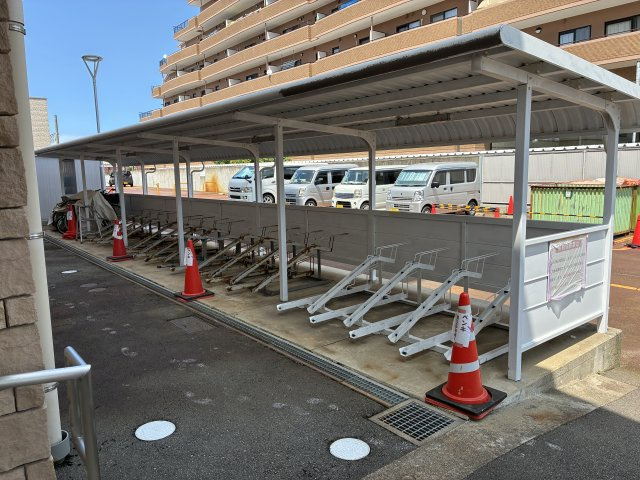 レ・モンデ新潟のその他共用部分|駐輪場とバイク置場