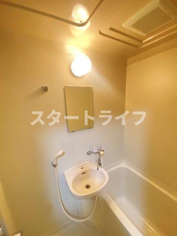 大阪市淀川区新高２丁目の賃貸マンションの洗面所