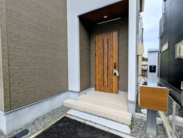 瀬戸市第1東寺山町　全4棟の玄関