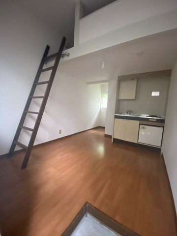 落ち着いた色調の洋室です