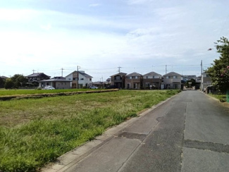 【前面道路含む現地写真】 | ワイウッドコート鴻巣市氷川町第2期【建築条件付き売地】 | 【氷川町第２期　現地外観】
※令和８年８月時点
