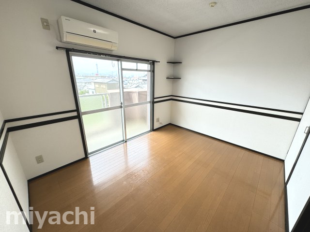 ガーデンヒルズ藍住IIの洋室