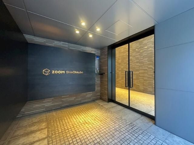 ＺＯＯＭ新大久保のエントランス