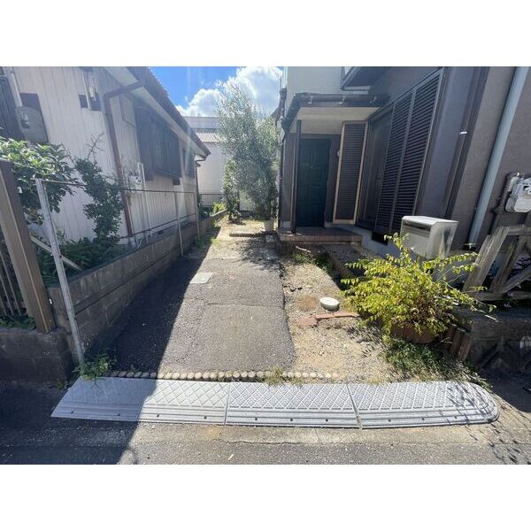 半田市亀崎高根町5丁目戸建の駐車場