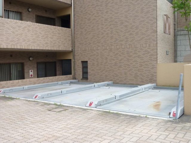 【駐車場】