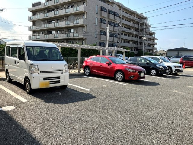 エルベ ドゥ カバロの駐車場