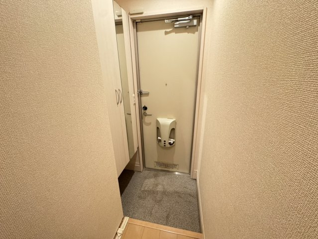 エルベ ドゥ カバロの玄関
