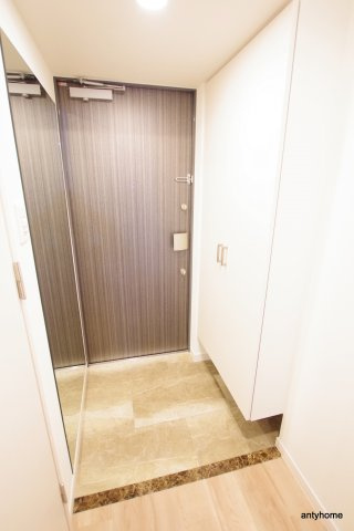 ライジングメゾン本町橋　仲介手数料無料の玄関