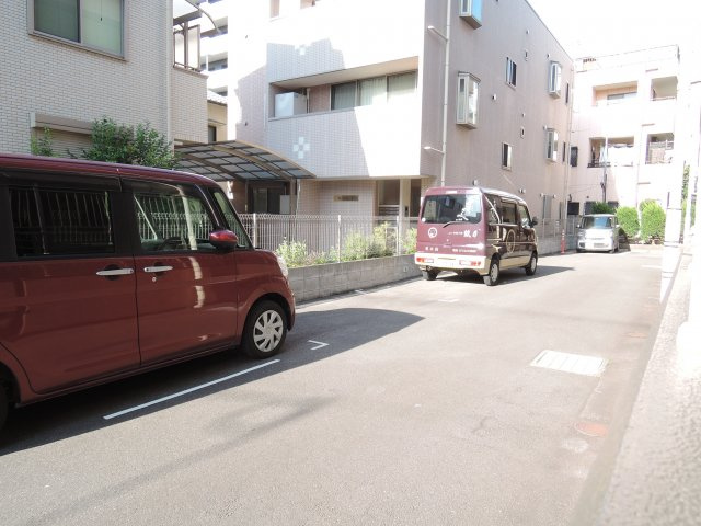 サウスコートアイの駐車場