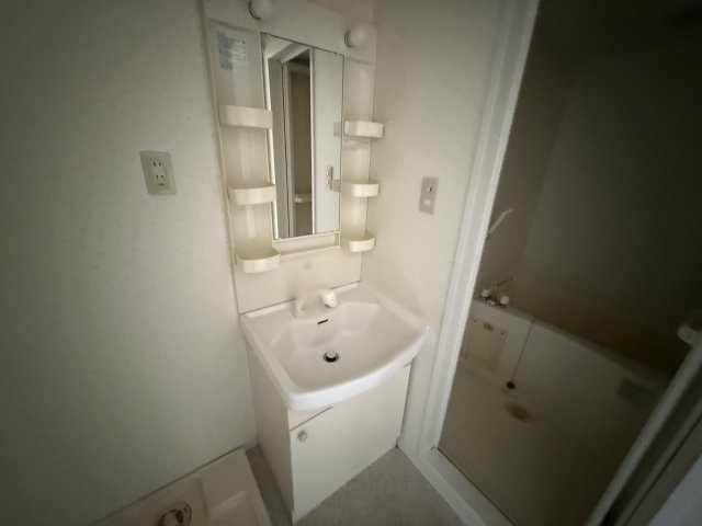 インぺリアル豊中服部の独立洗面台