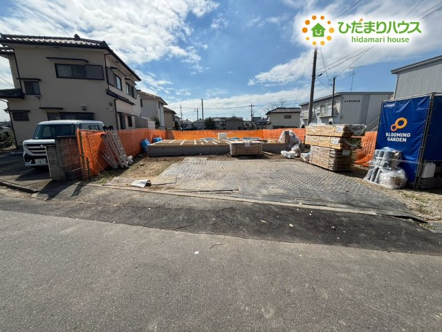本庄市東台5丁目　新築一戸建て　ブルーミングガーデン　01の駐車場