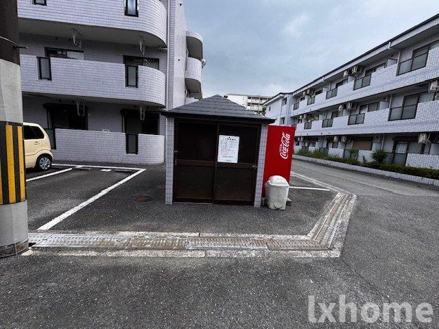 プルミエール春日丘の駐車場|カースペースがあります