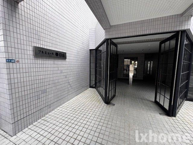 プルミエール春日丘のロビー|落ち着いたロビーです
