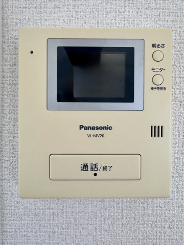 サンコーポ蜆塚の防犯設備|モニター付インターホンで訪問者の確認ができます。家族は安心できますね！