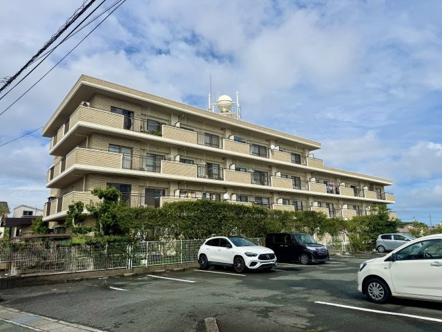 サンコーポ蜆塚の外観|高台に佇む7階建ての物件になります。周りに遮る物がなく陽当り良好です！

