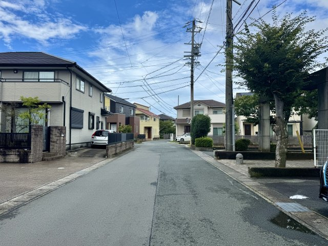 サンコーポ蜆塚の周辺|物件前の道路になります。車通りが少なく安心です。