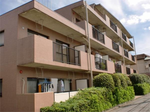 ファミーユ柳沢の外観