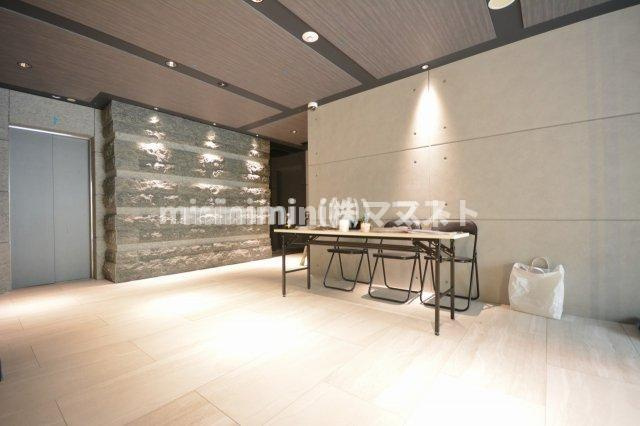 S-RESIDENCE難波大国町Unoのロビー