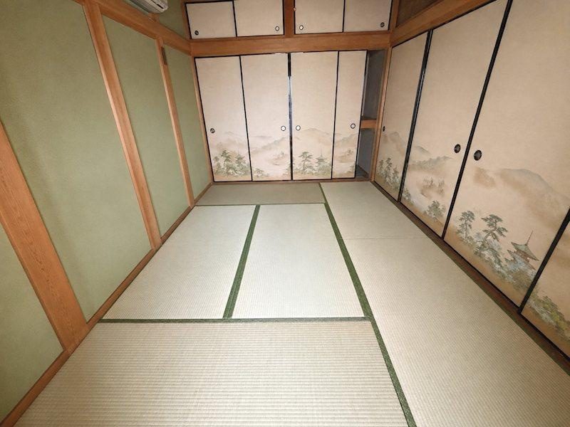 山之上北町　中古一戸建ての和室|和室6.0帖
■物件内覧・資金計画相談・住宅ローン相談、リフォーム相談、お問合せ受付中■
※当日・翌日のご内覧、ご相談はお電話でのお問合せがスムーズです！