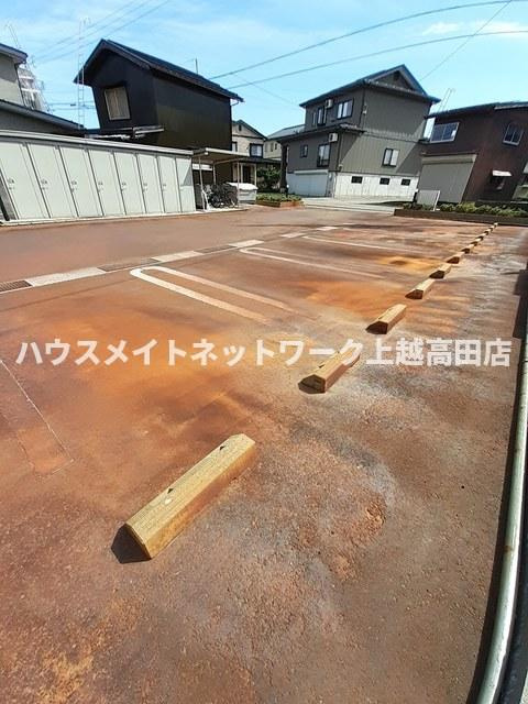 クレメントⅢの駐車場|消雪付駐車場