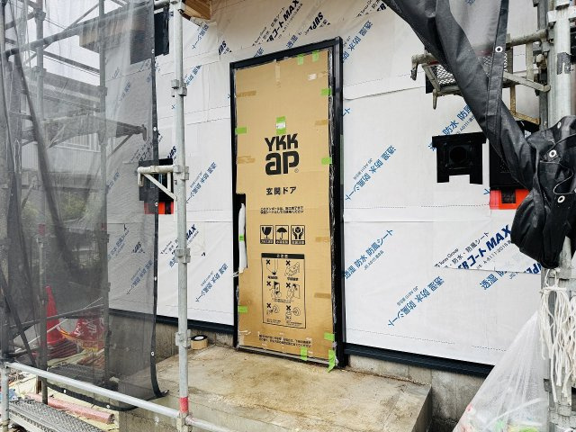 八王子市　諏訪町　新築一戸建て　３期の玄関|～玄関は安心のWロックキーを採用～