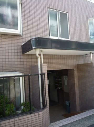 アーバ・ハイツ西早稲田のエントランス