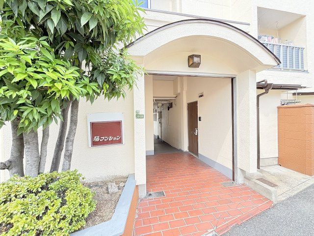藤マンションのエントランス