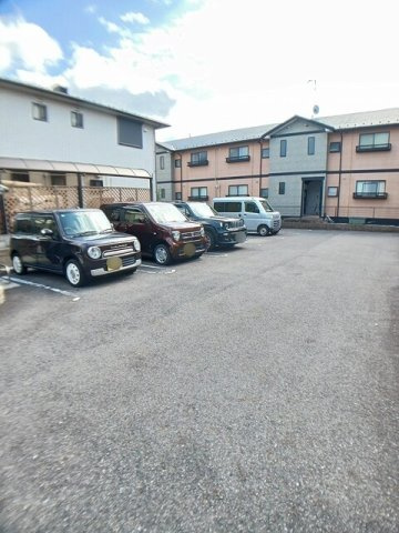 デン　メゾンの駐車場
