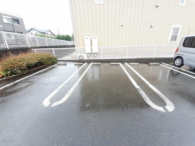 ルミエールⅡの駐車場